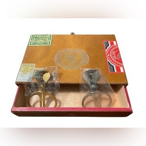 Cigar Box Capa Oscura Gold and Silver Cigar Scissors